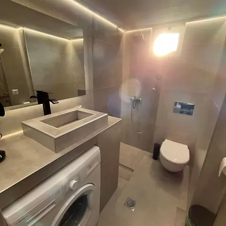 Thalia Apartment *